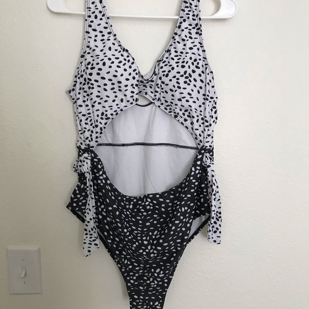 Black and white swim suit